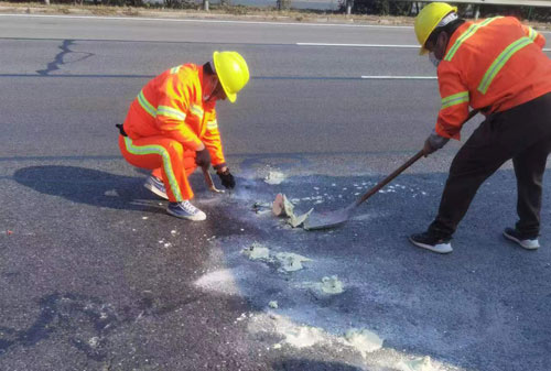 玛多公路下沉注浆加固